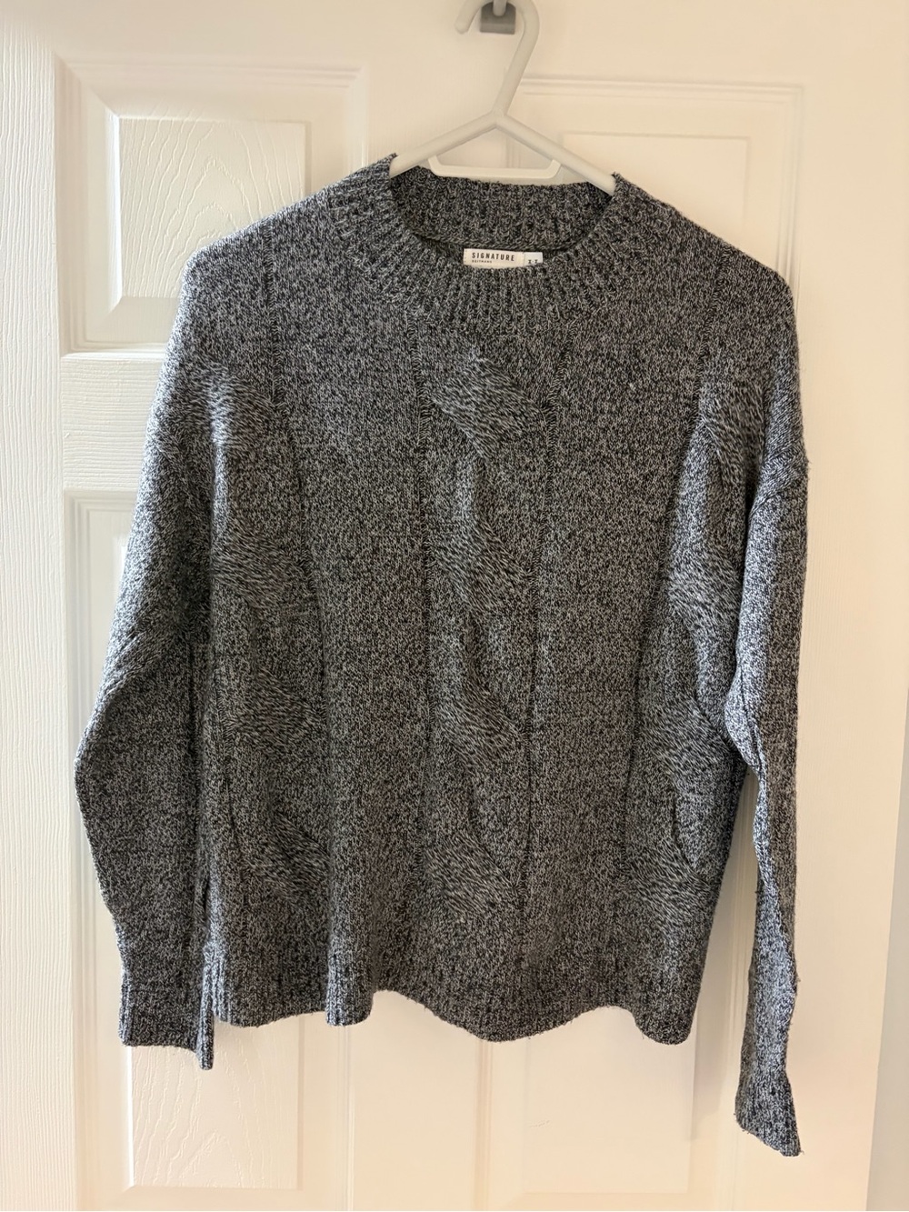 Women’s Reitmans heather gray sweater.